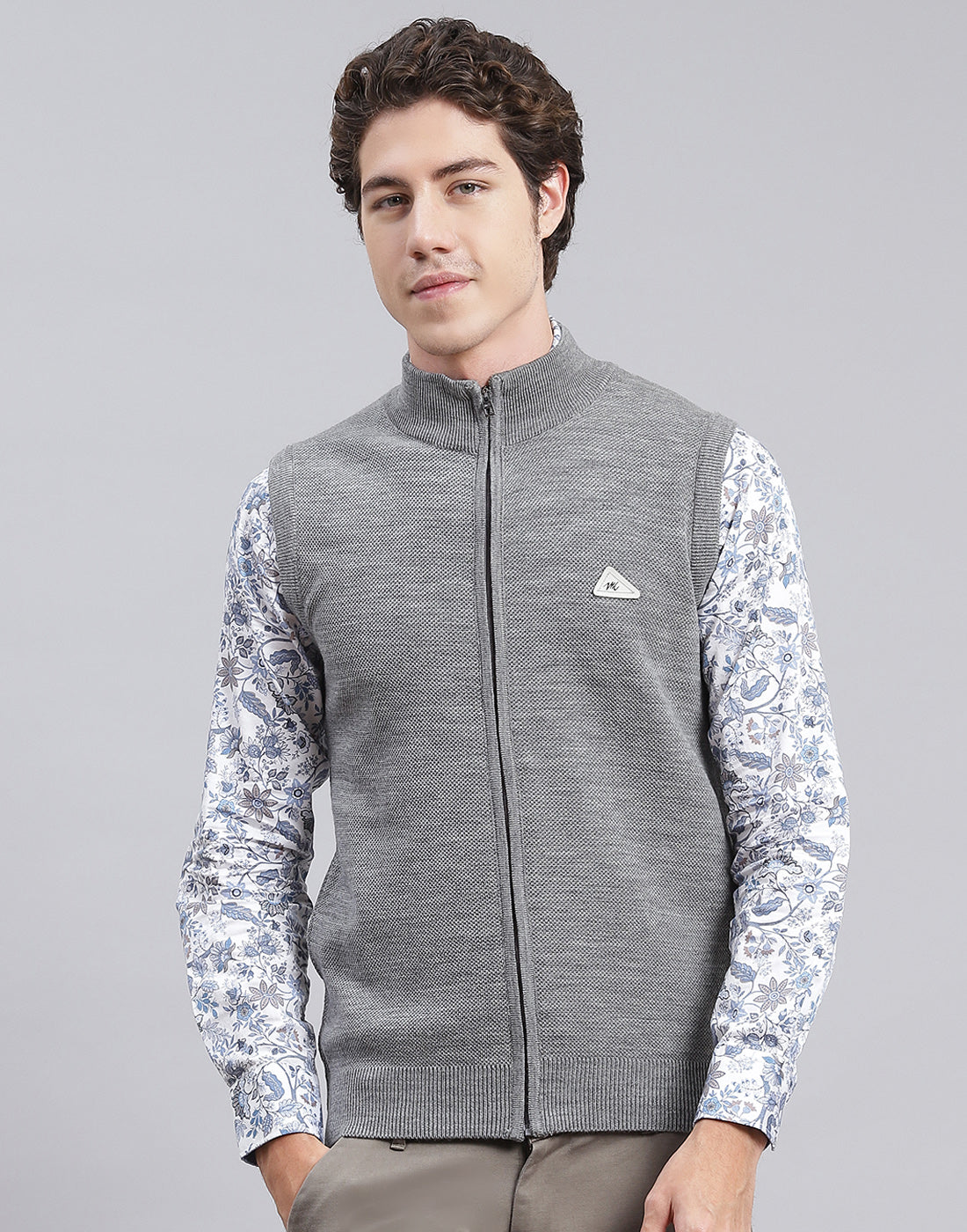 Men Grey Solid Stand Collar Sleeveless Sweater