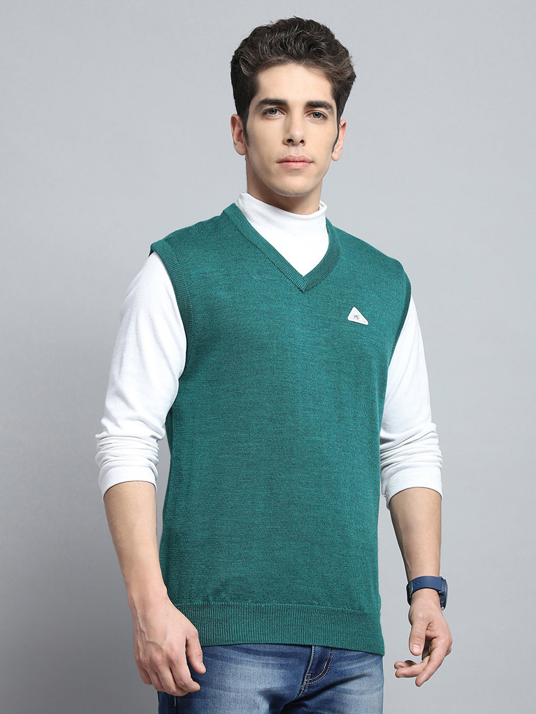 Men Green Solid V Neck Sleeveless Sweater