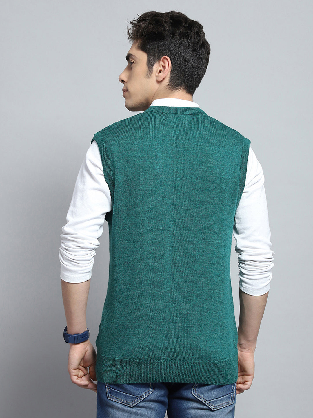 Men Green Solid V Neck Sleeveless Sweater