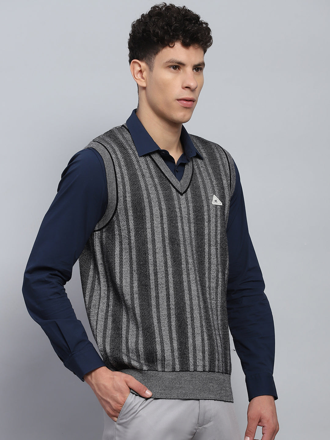 Men Grey Self Design V Neck Sleeveless Sweater