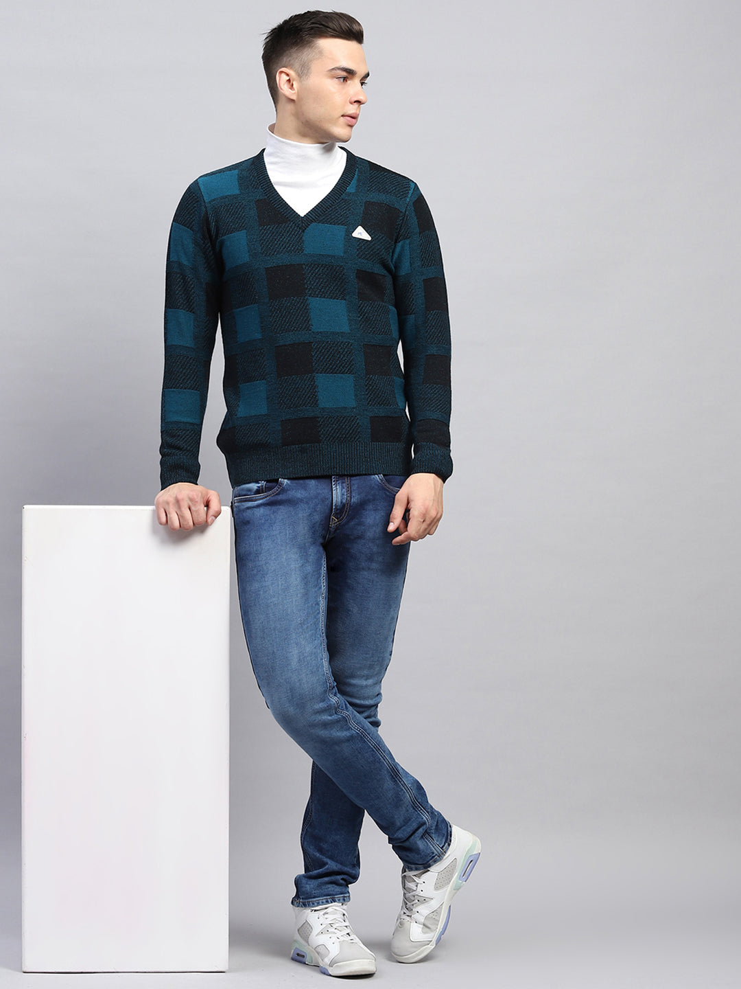Men Blue Check V Neck Full Sleeve Pullover