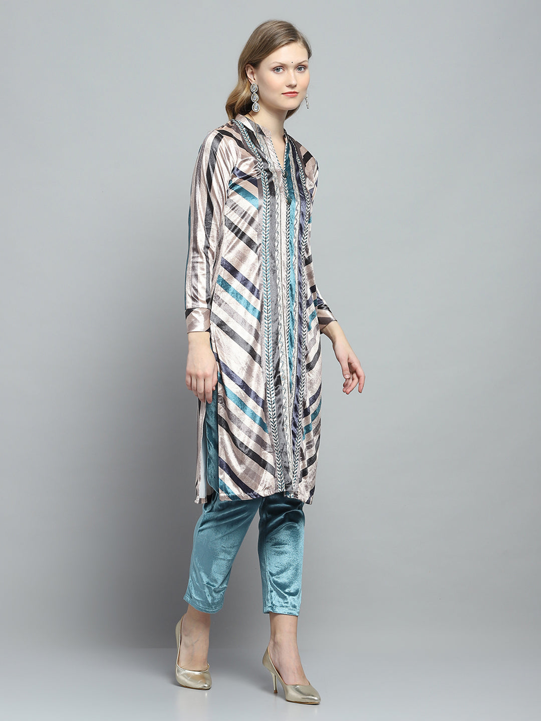 Women Cream Self Design Round Neck Full Sleeve Kurti Set for Winter