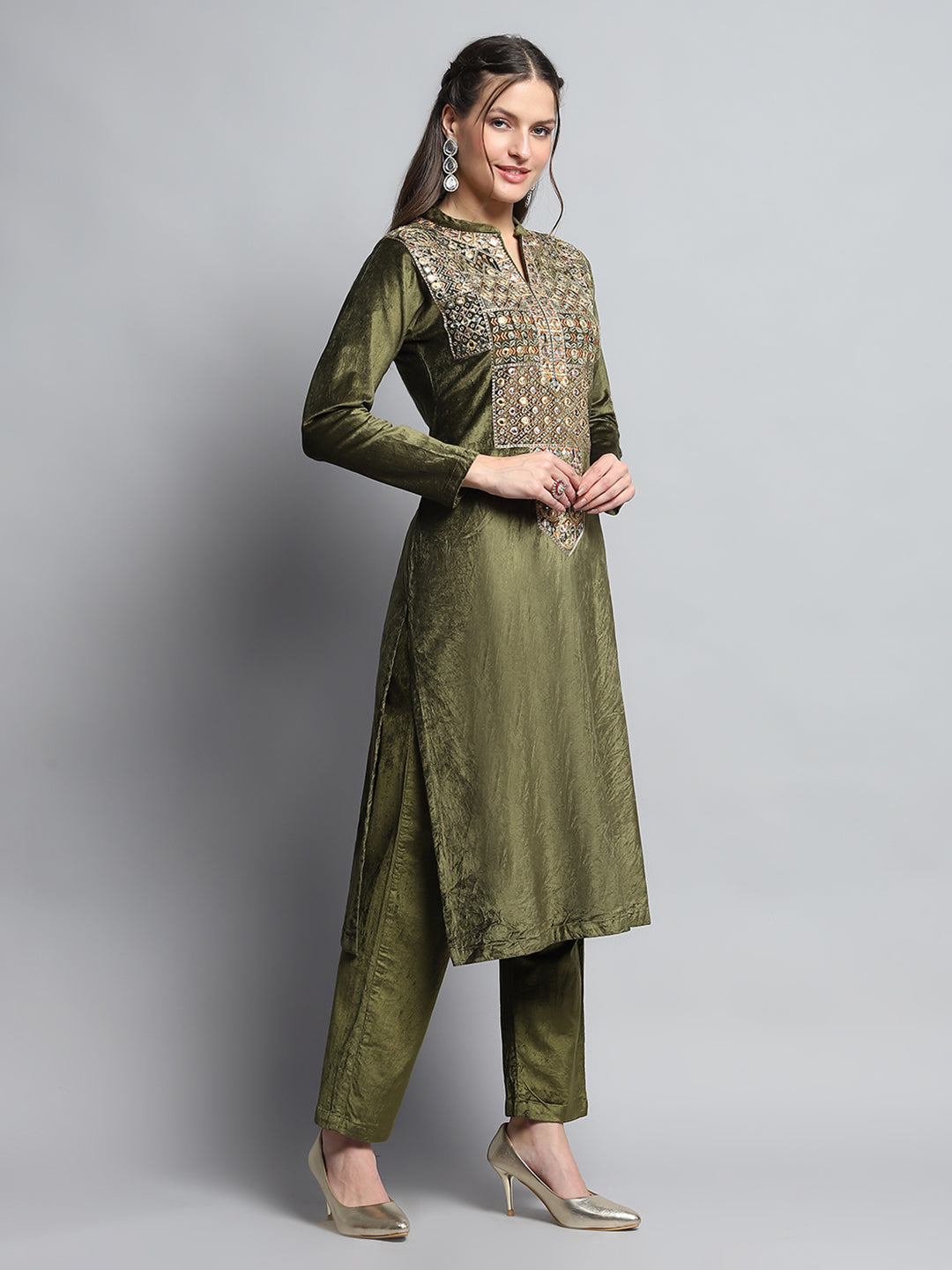 Women Green Self Design Round Neck Full Sleeve Kurti Set for Winter