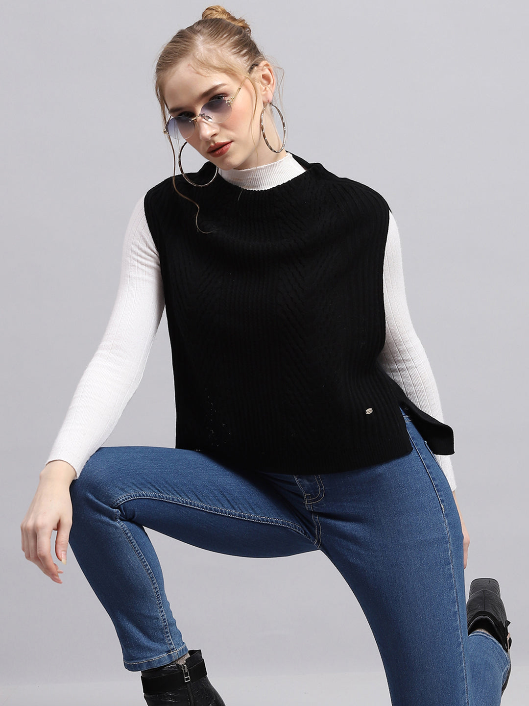 Women Black Self Design Round Neck Sleeveless Winter Tops