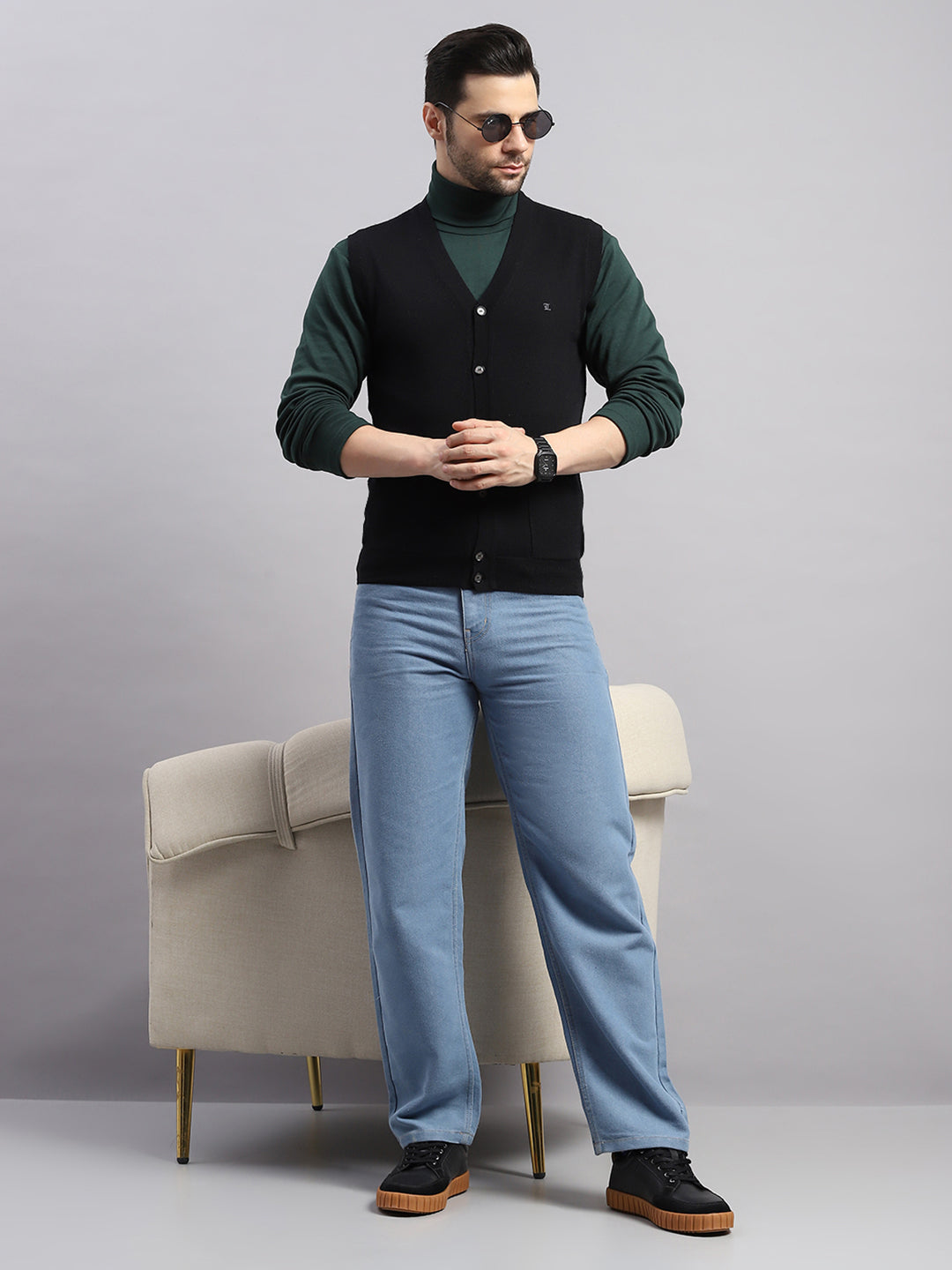 Luxuria Men Black Solid V Neck Sleeveless Cardigan