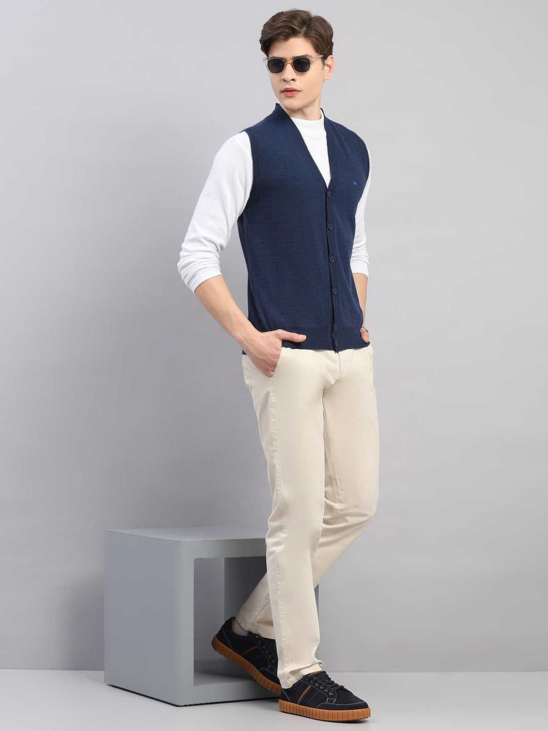 Men Navy Blue Solid V Neck Sleeveless Cardigan