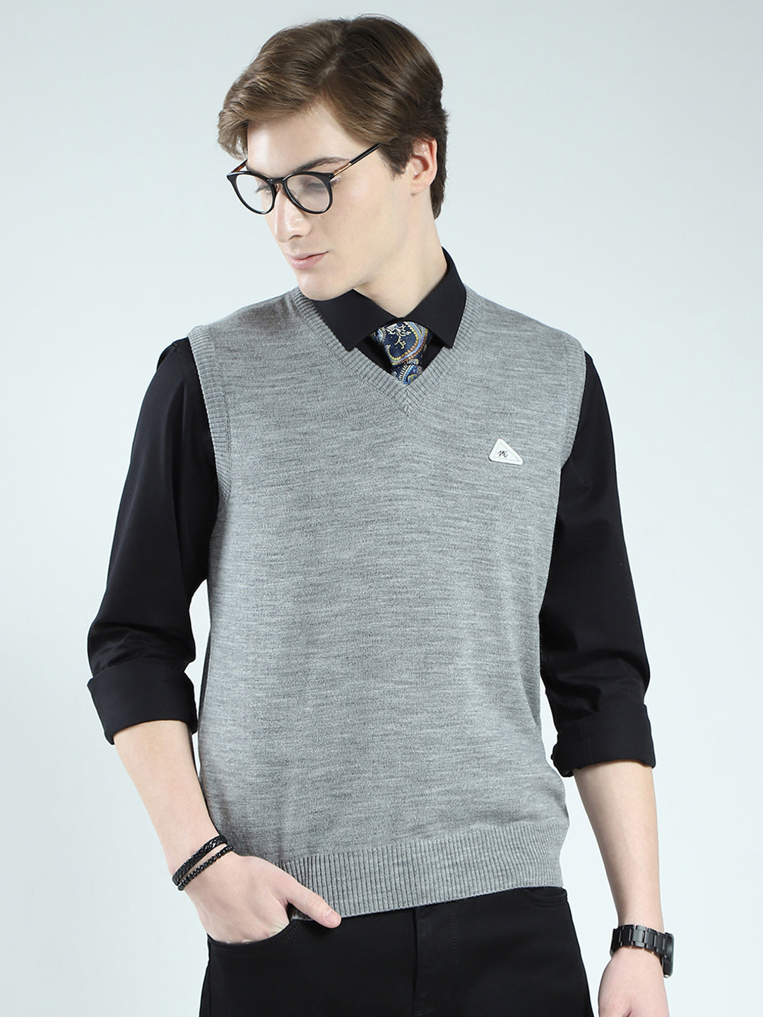 Men Grey Solid V Neck Sleeveless Sweater