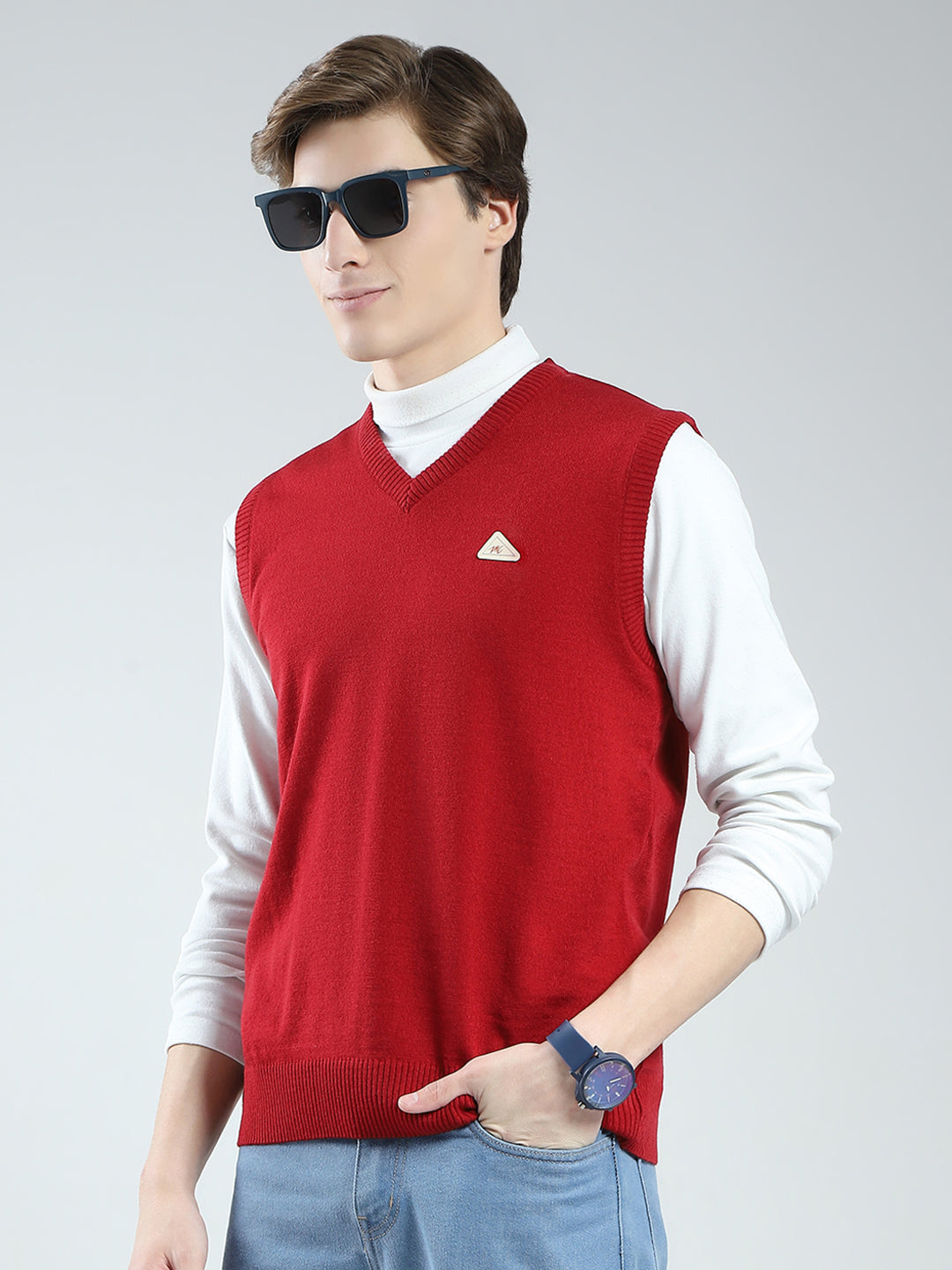 Men Red Solid V Neck Sleeveless Sweater