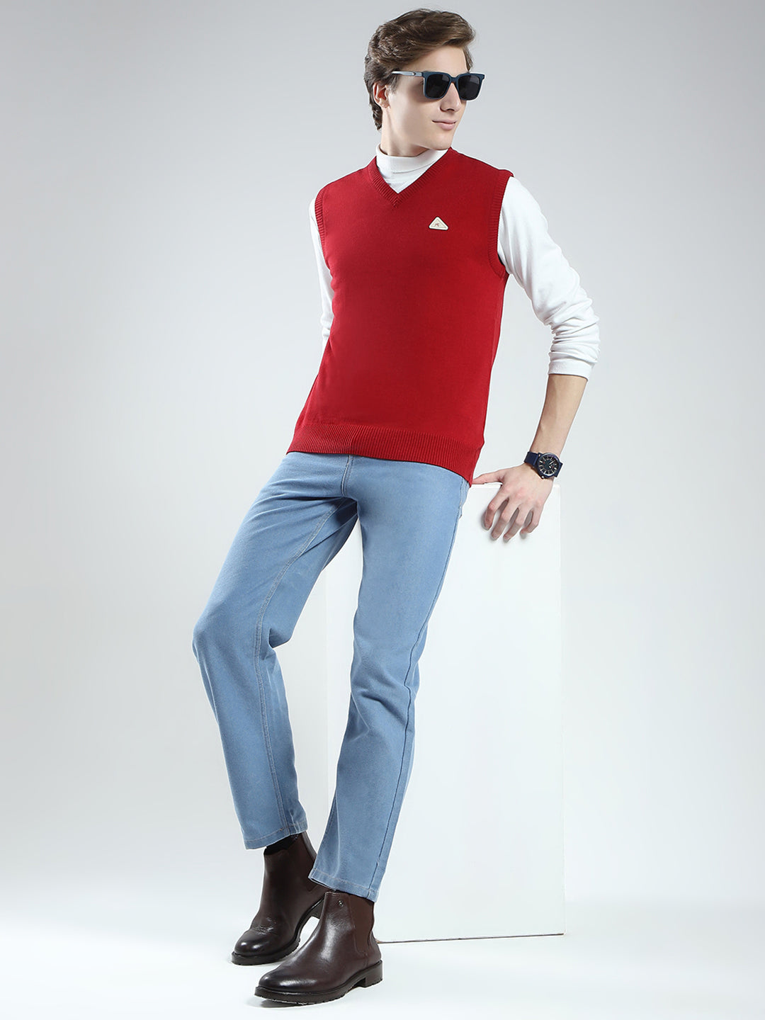 Men Red Solid V Neck Sleeveless Sweater