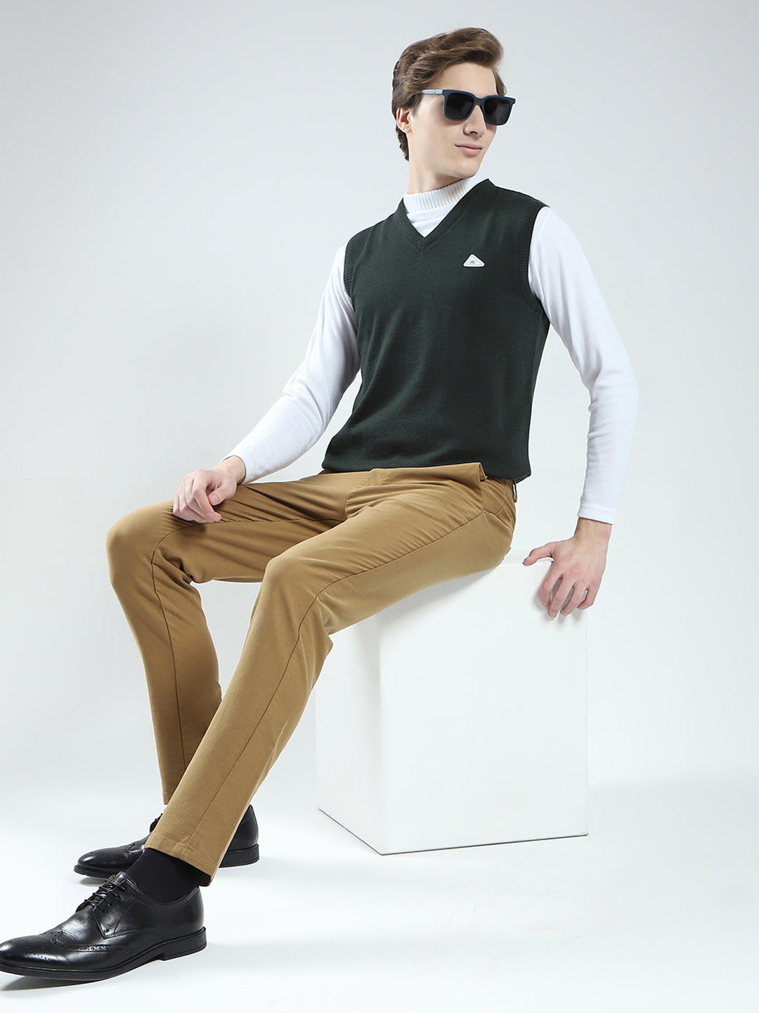 Men Olive Solid V Neck Sleeveless Sweater