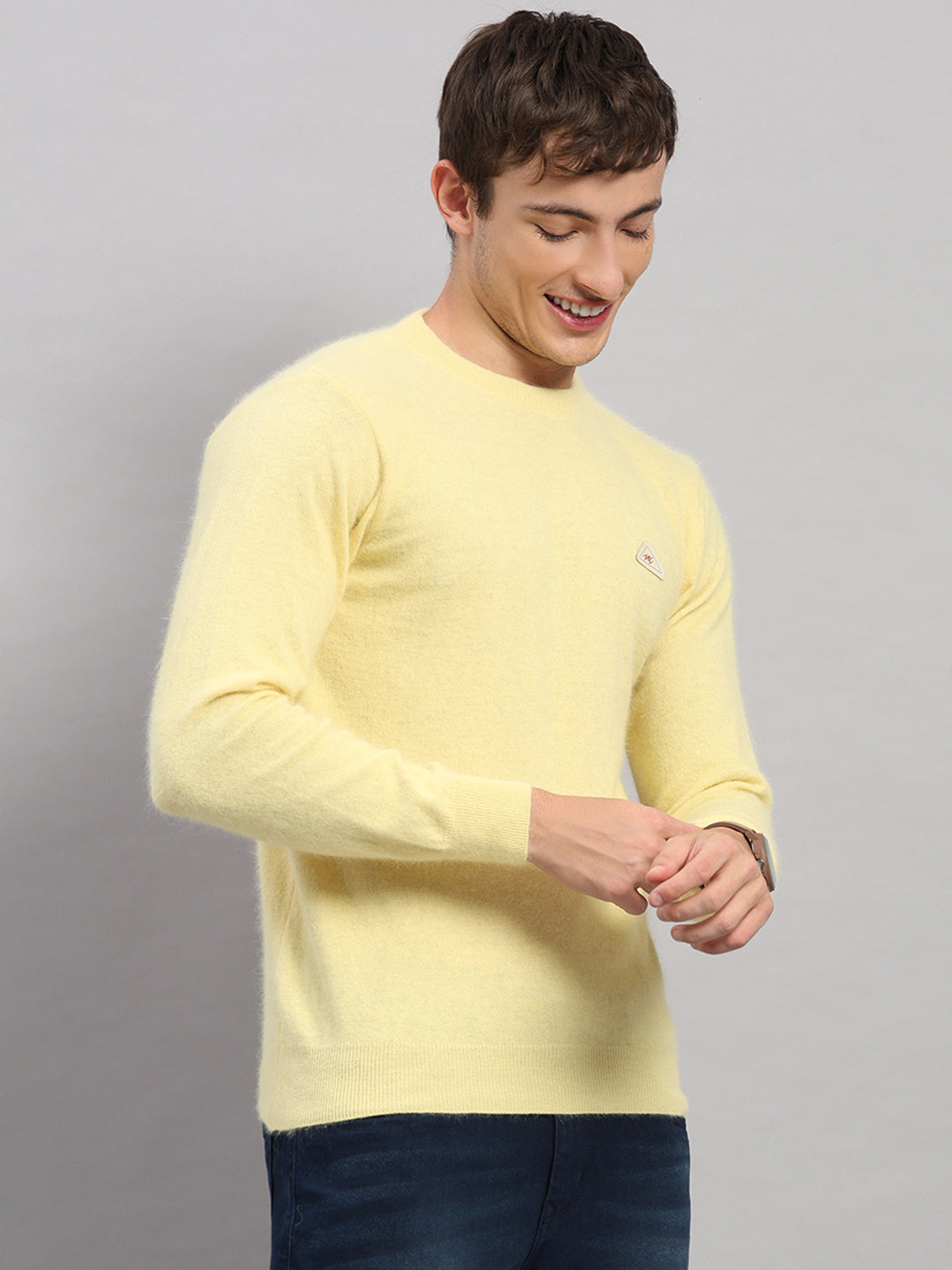 Men Golden Yellow Solid Round Neck Full Sleeve Pullover