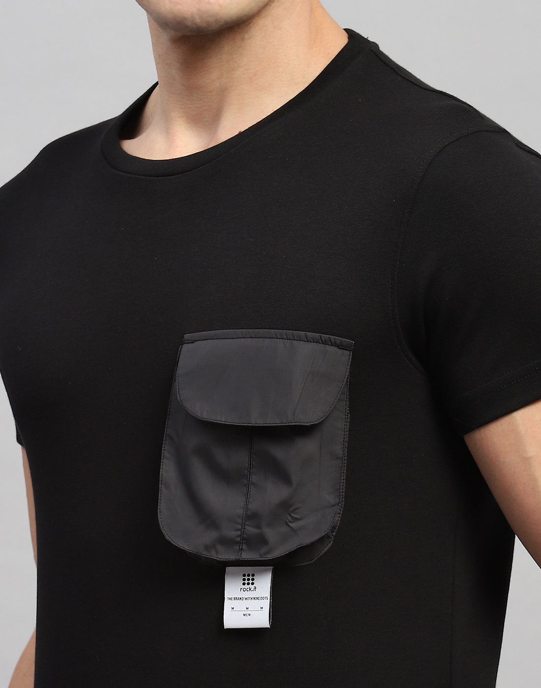 Rock.it Men Black Solid Round Neck Half Sleeve T-Shirt