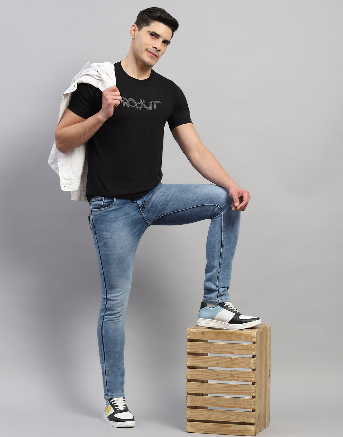 Rock.it Men Black Solid Round Neck Half Sleeve T-Shirt