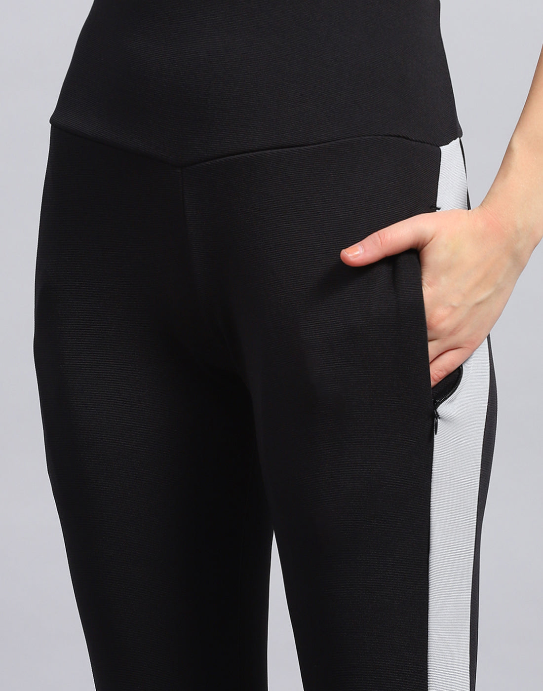 Rock.it Women Grey & Black Solid Round Neck Half Sleeve Cords Set