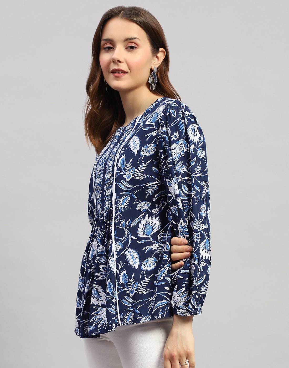 Women Blue Floral Print V Neck 3/4 Sleeve Top