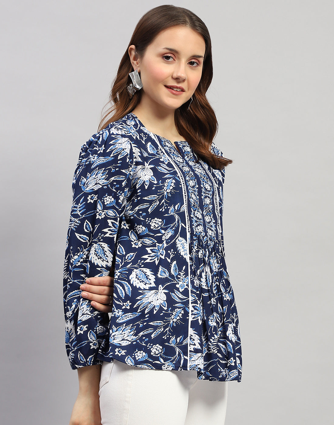 Women Blue Floral Print V Neck 3/4 Sleeve Top