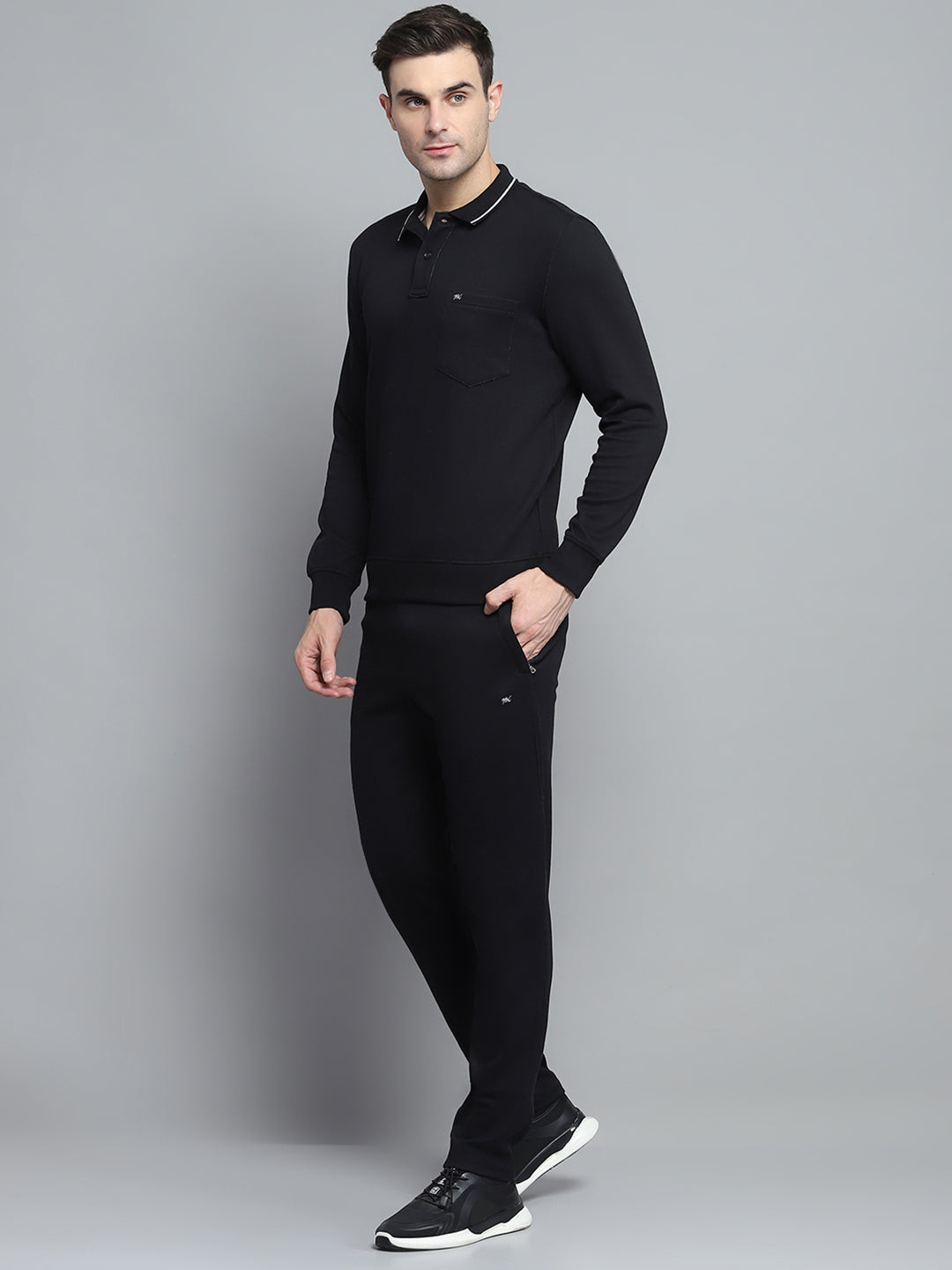 Men Black Solid Collar Full Sleeve Winter Tracksuit