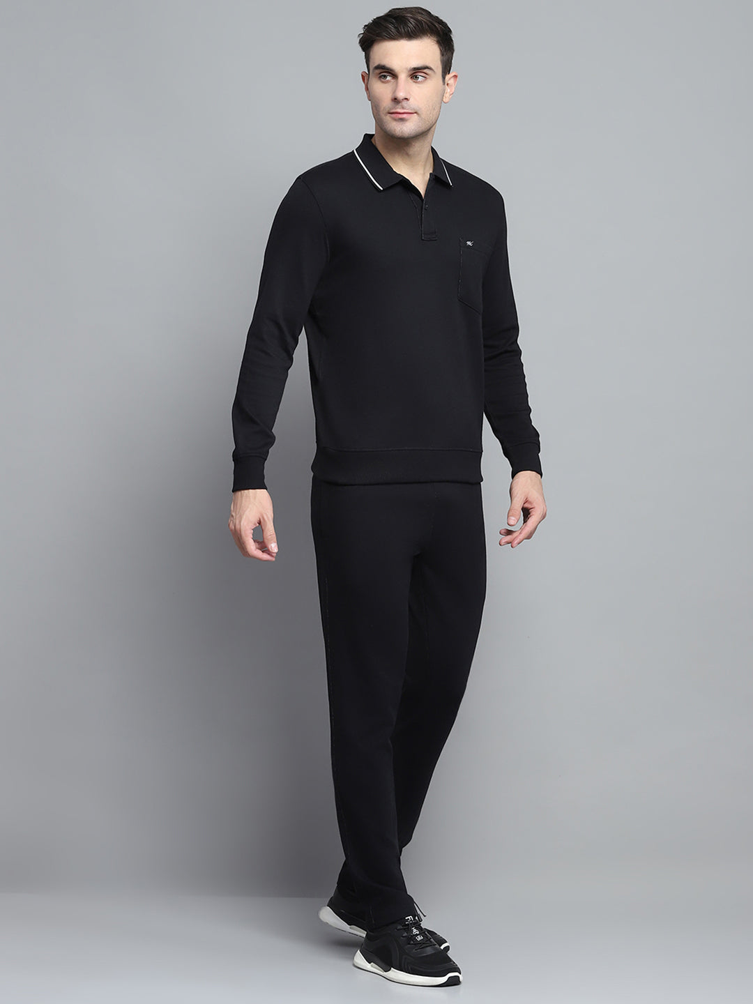 Men Black Solid Collar Full Sleeve Winter Tracksuit