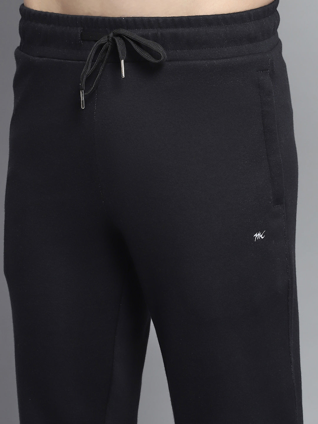 Men Black Solid Collar Full Sleeve Winter Tracksuit