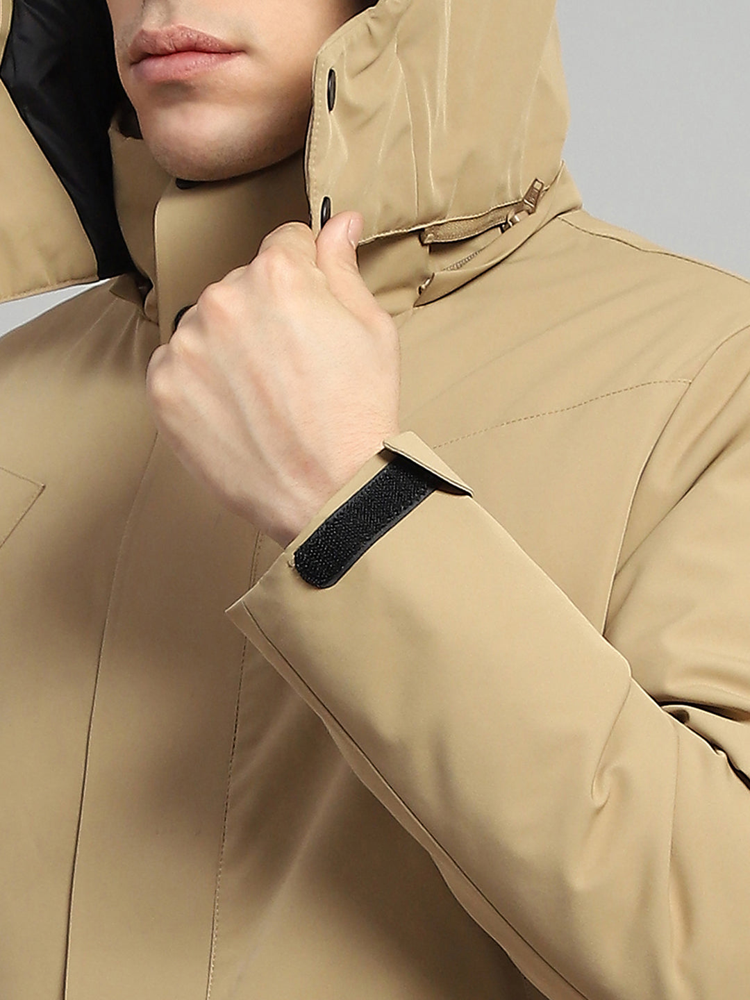 Men Camel Brown Solid Hooded Full Sleeve Jacket