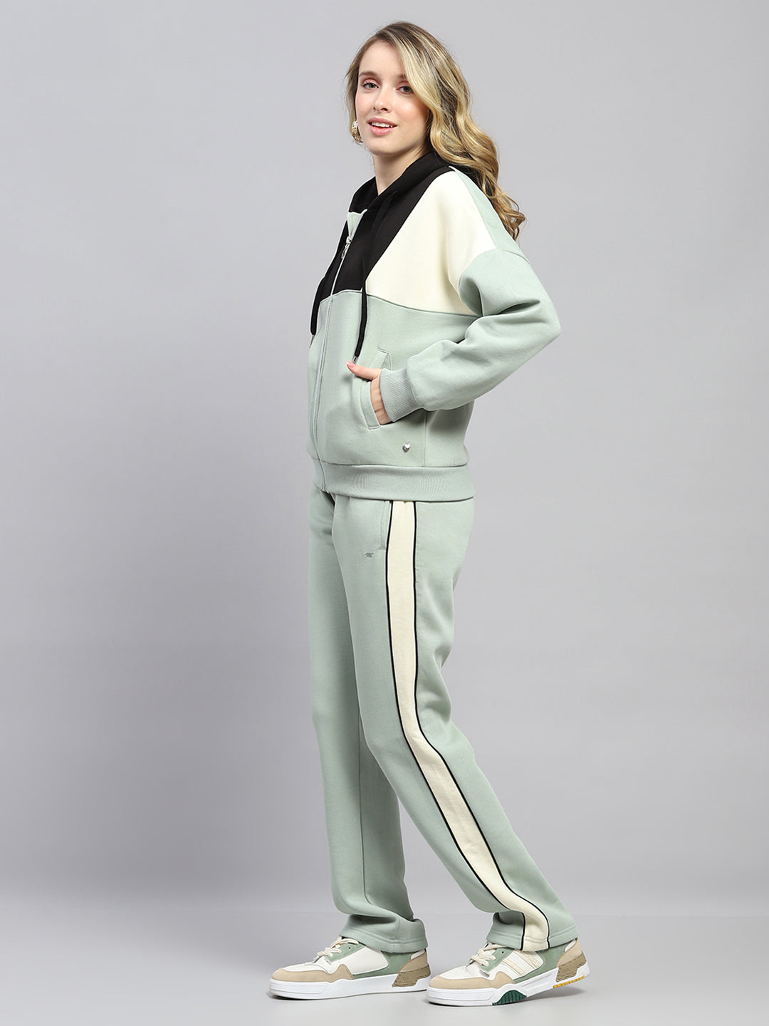 Women Green Solid Hooded Full Sleeve Tracksuit