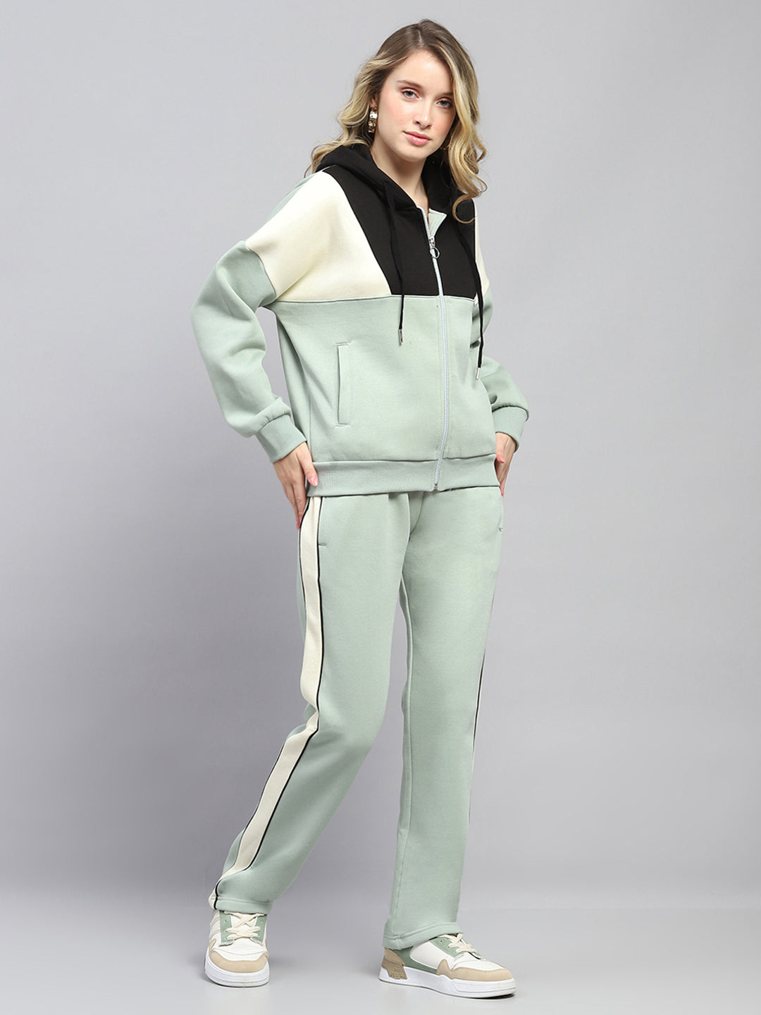 Women Green Solid Hooded Full Sleeve Tracksuit