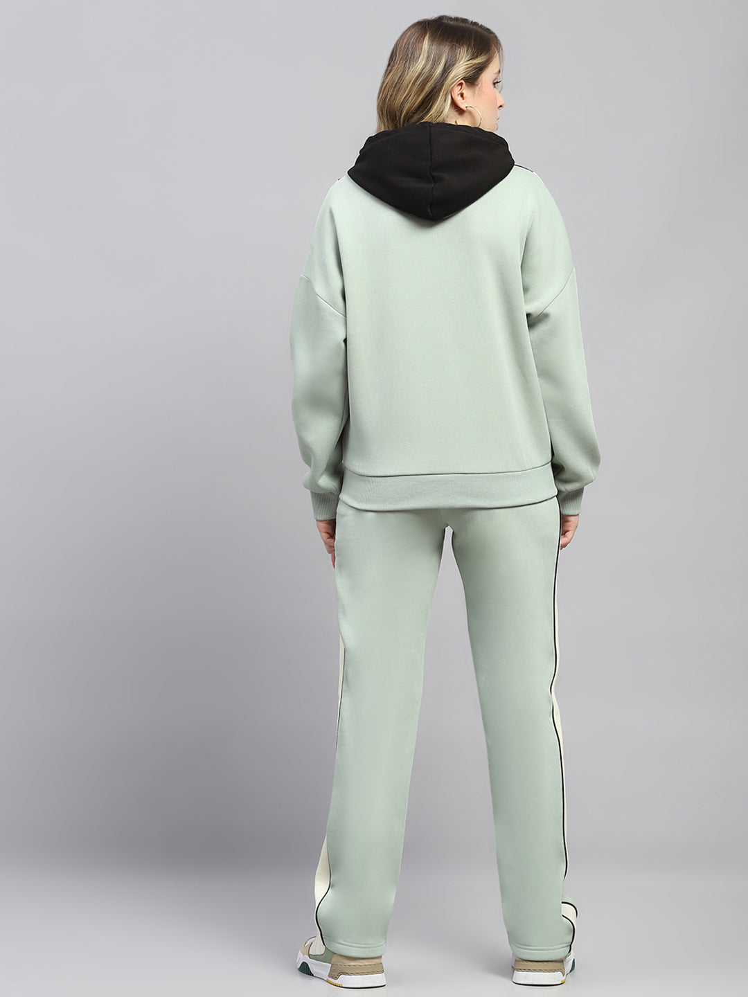 Women Green Solid Hooded Full Sleeve Tracksuit