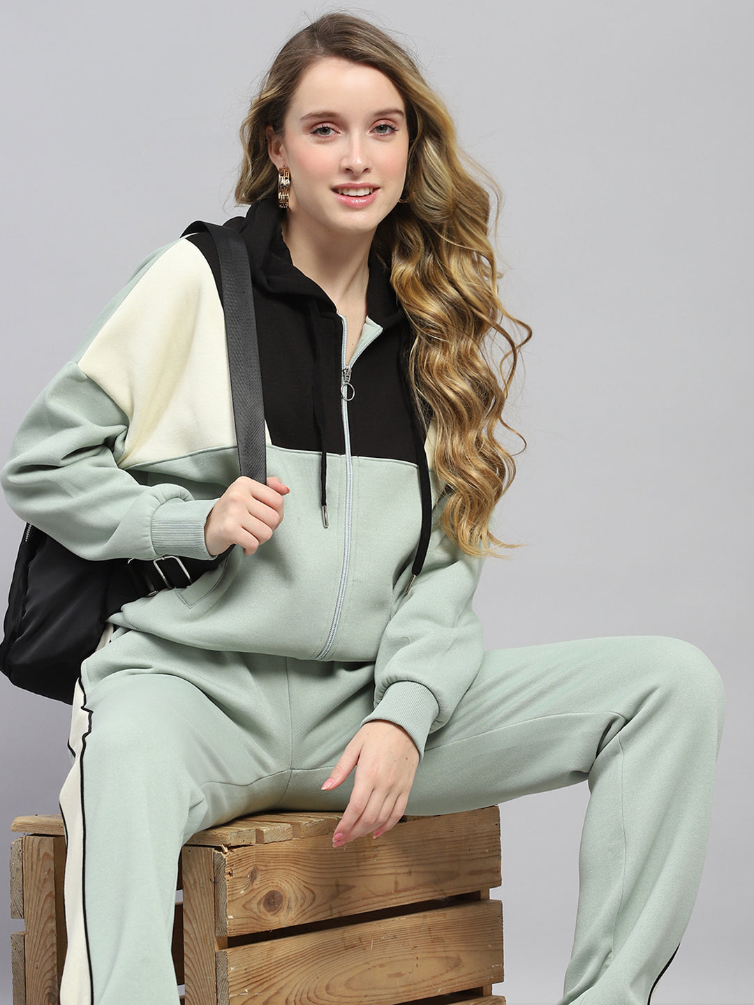 Women Green Solid Hooded Full Sleeve Tracksuit