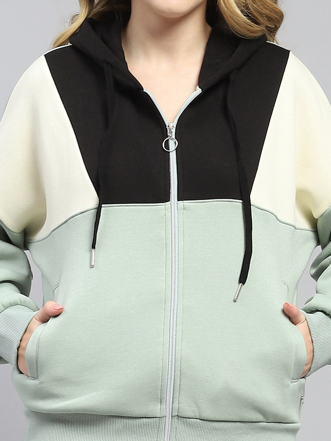 Women Green Solid Hooded Full Sleeve Tracksuit