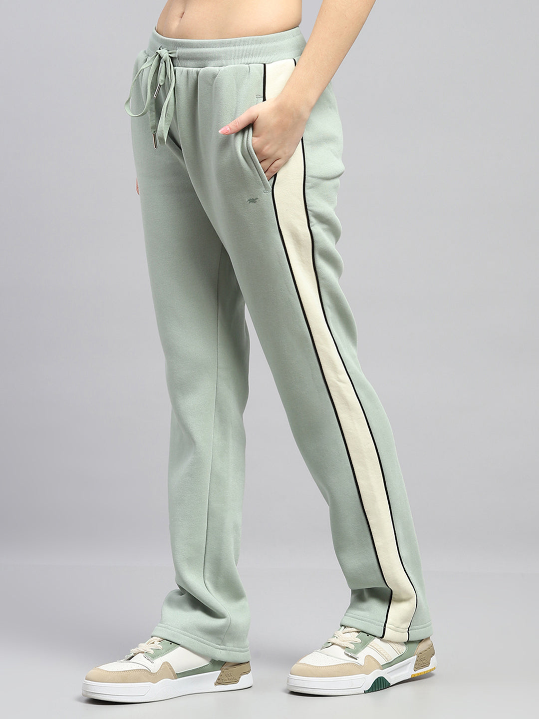 Women Green Solid Hooded Full Sleeve Tracksuit