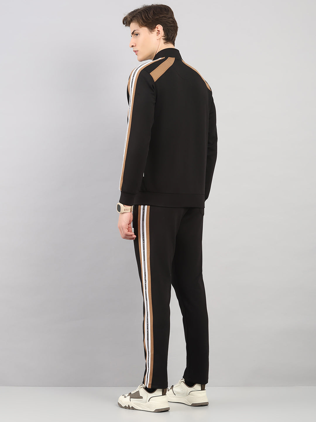 Rock.it Men Black Solid Round Neck Sleeveless Winter Tracksuit