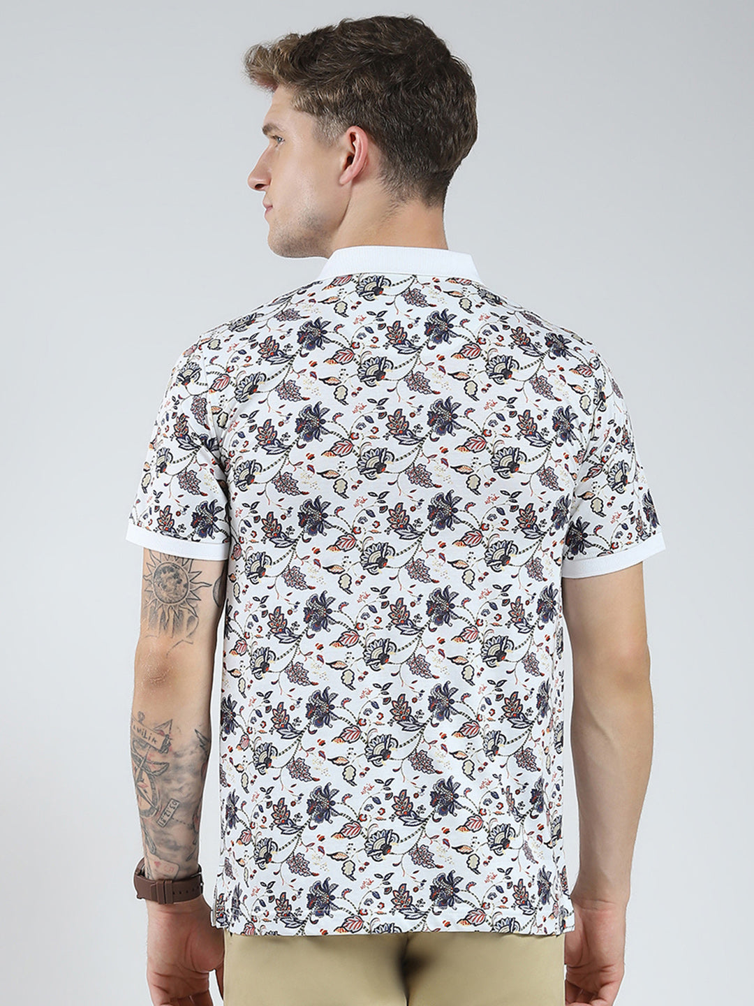Men Off White Printed Collar Half Sleeve T-Shirt