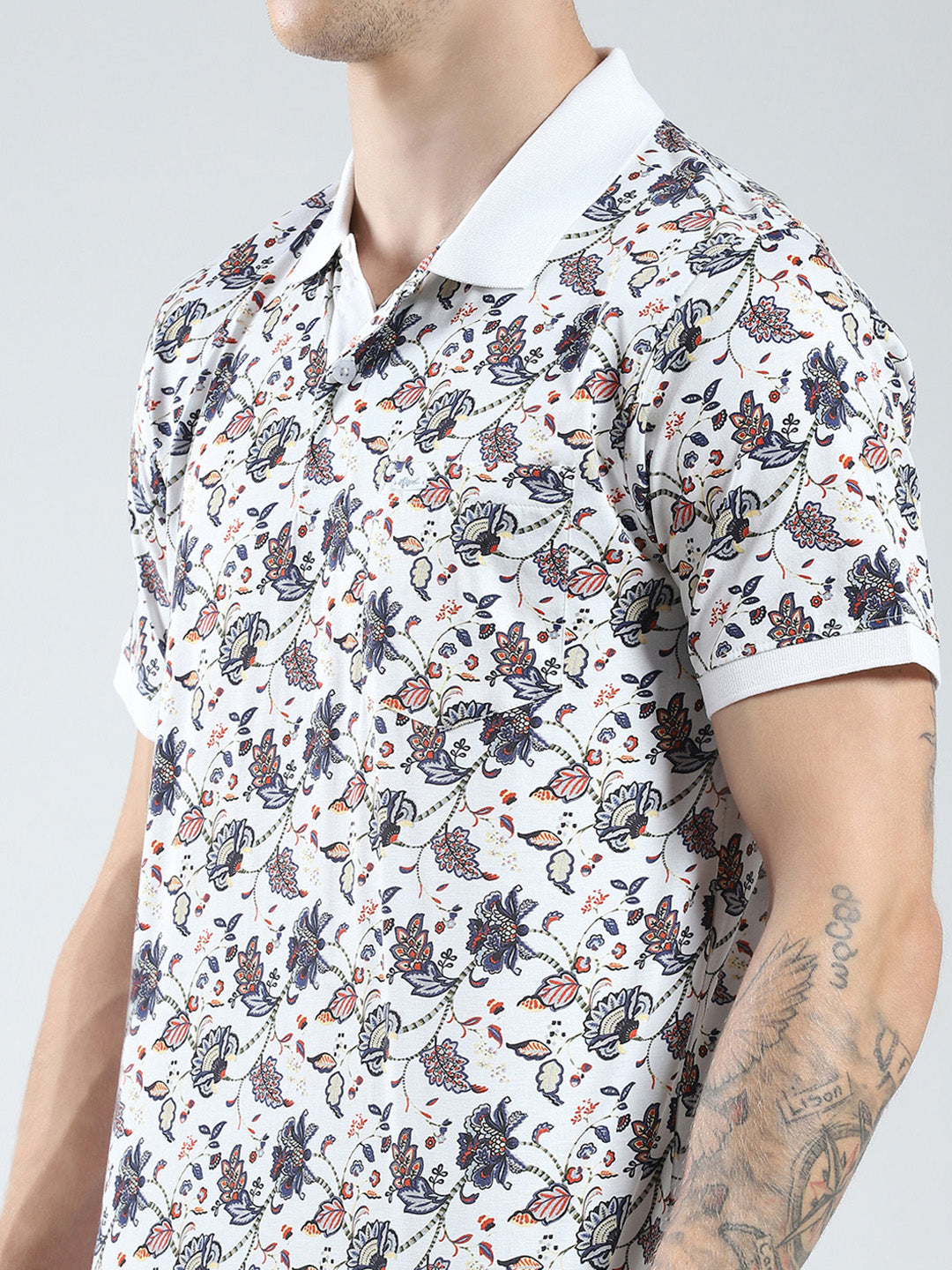 Men Off White Printed Collar Half Sleeve T-Shirt