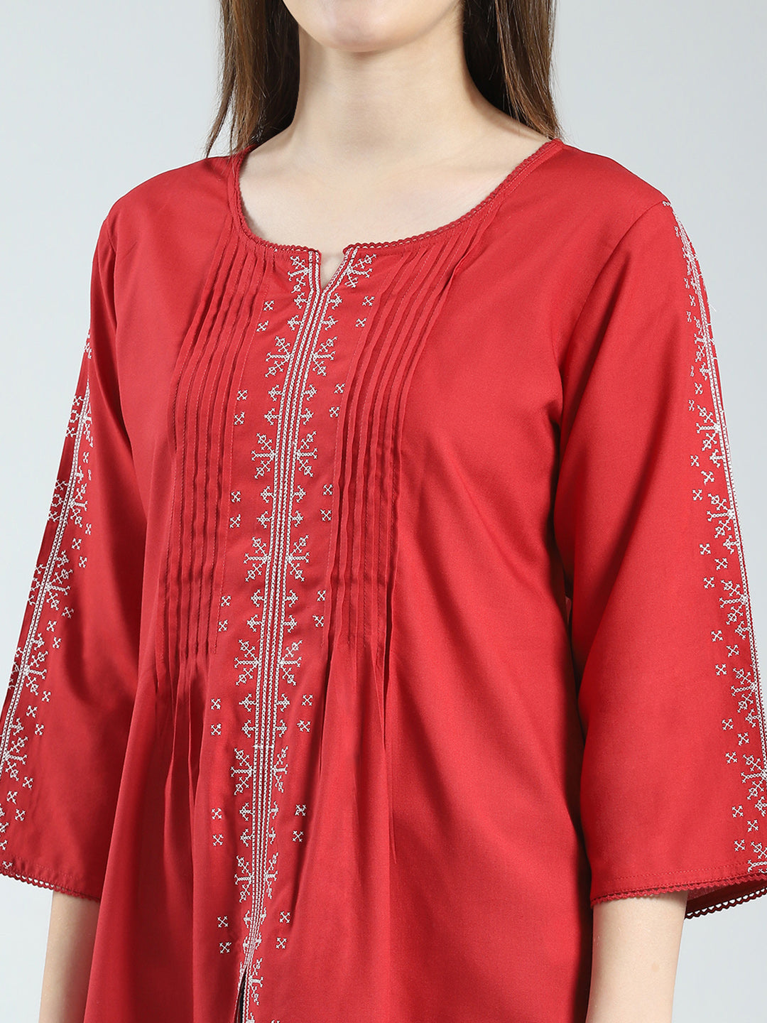 Women Red Printed Round Neck 3/4th Sleeve Top