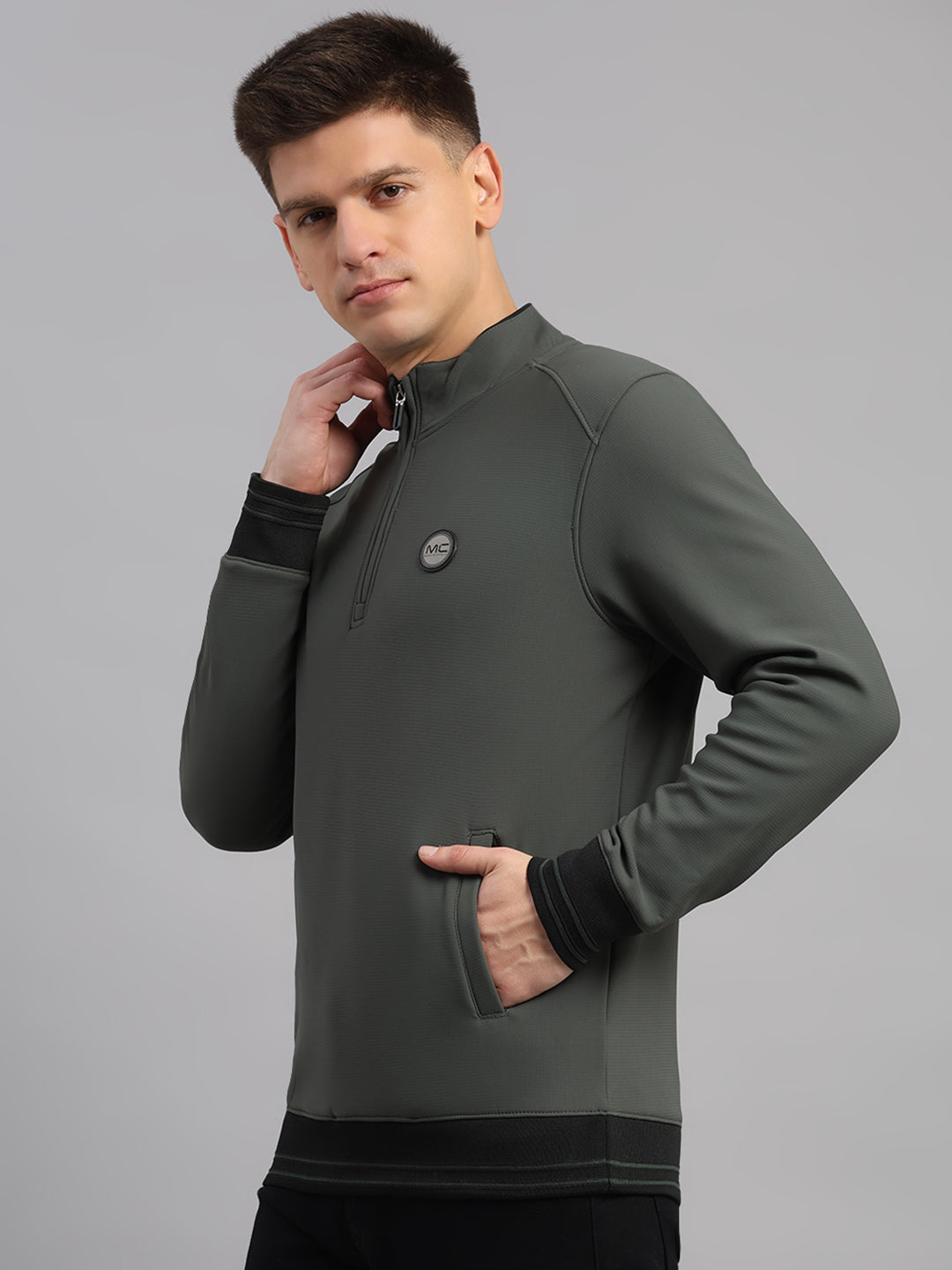 Men Green Solid Collar Full Sleeve Sweatshirt