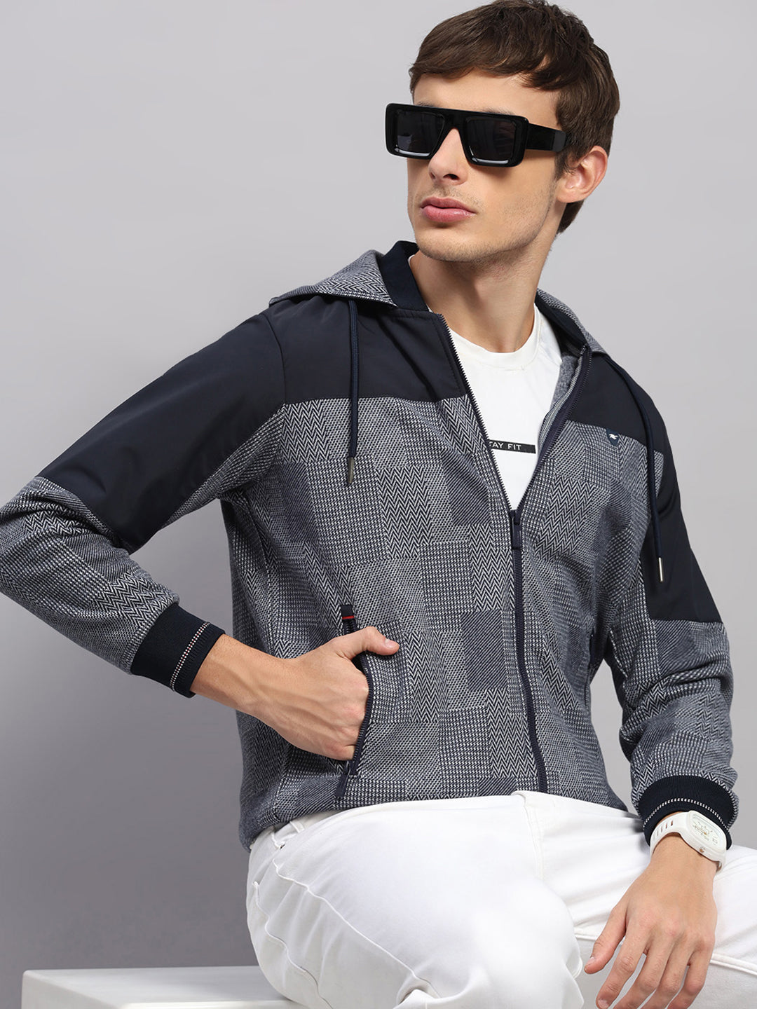 Men Navy Blue Solid Hooded Full Sleeve Sweatshirt