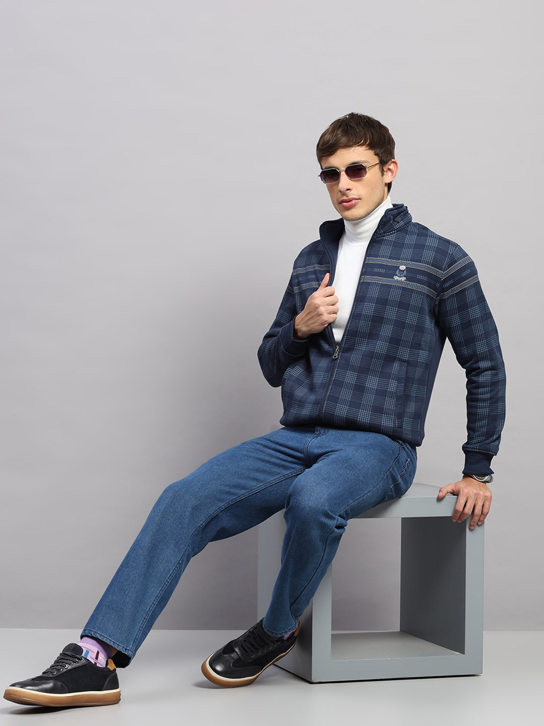 Men Navy Blue Printed Collar Full Sleeve Sweatshirt