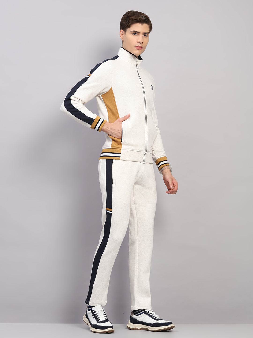 Men Camel Brown Solid Collar Full Sleeve Winter Tracksuit