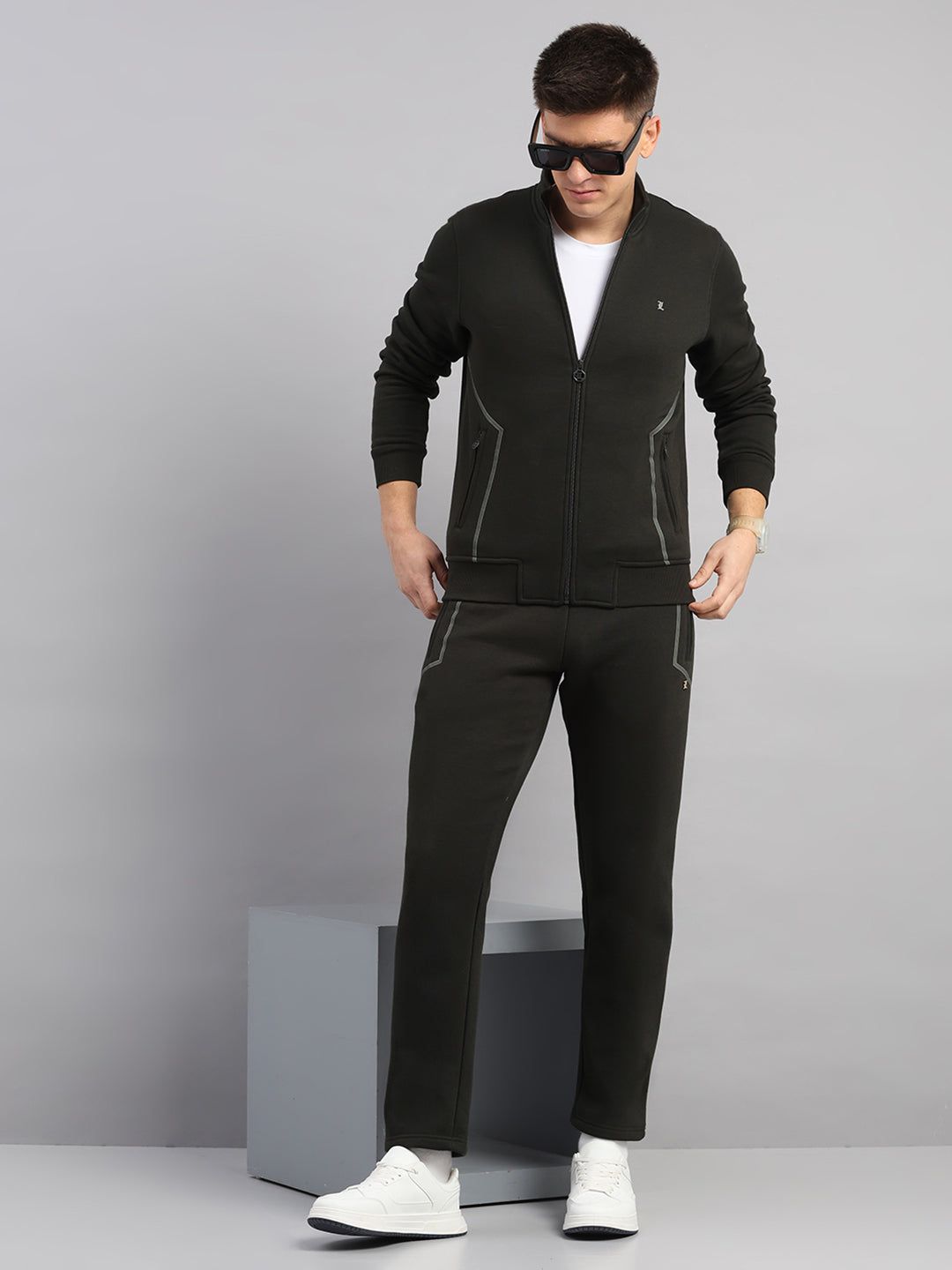 Luxuria Men Olive Solid Collar Full Sleeve Winter Tracksuit