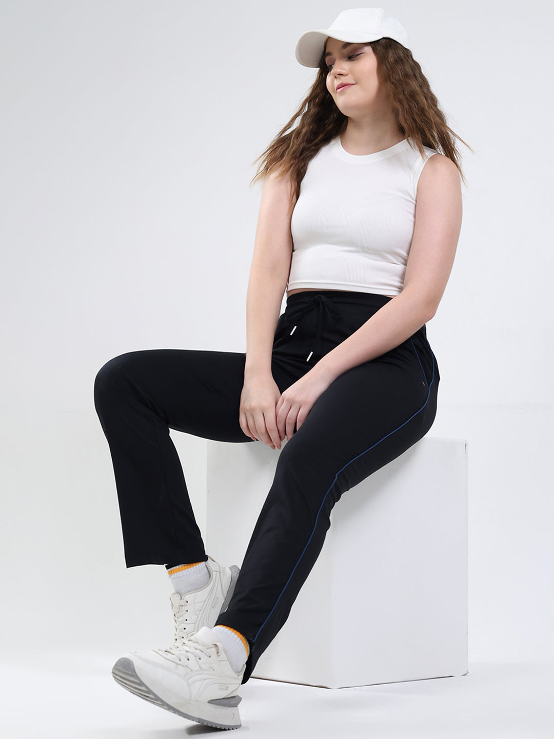 Women Black Solid Regular Fit Winter Lower