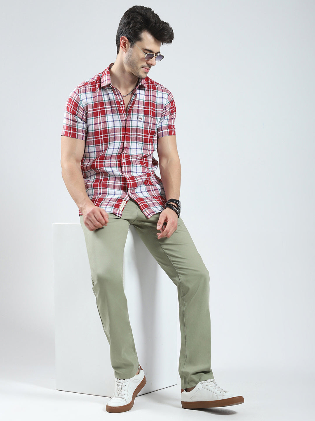 Men Red Check Collar Half Sleeve Linen Shirt