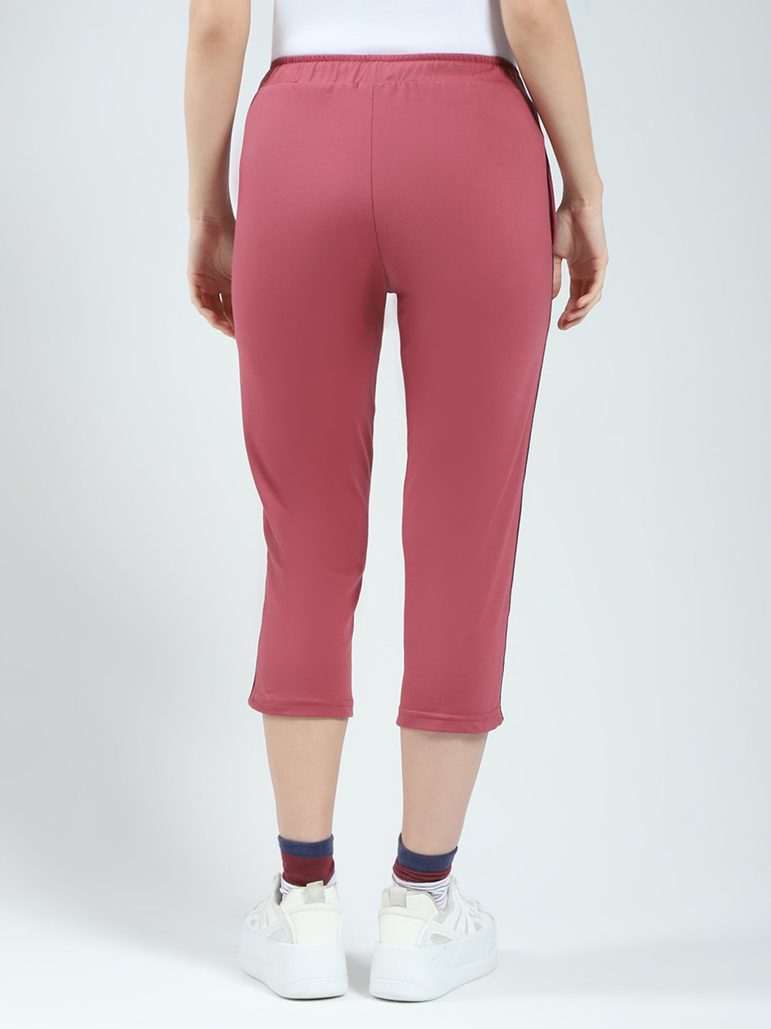 Women Pink Solid Regular Fit Capri