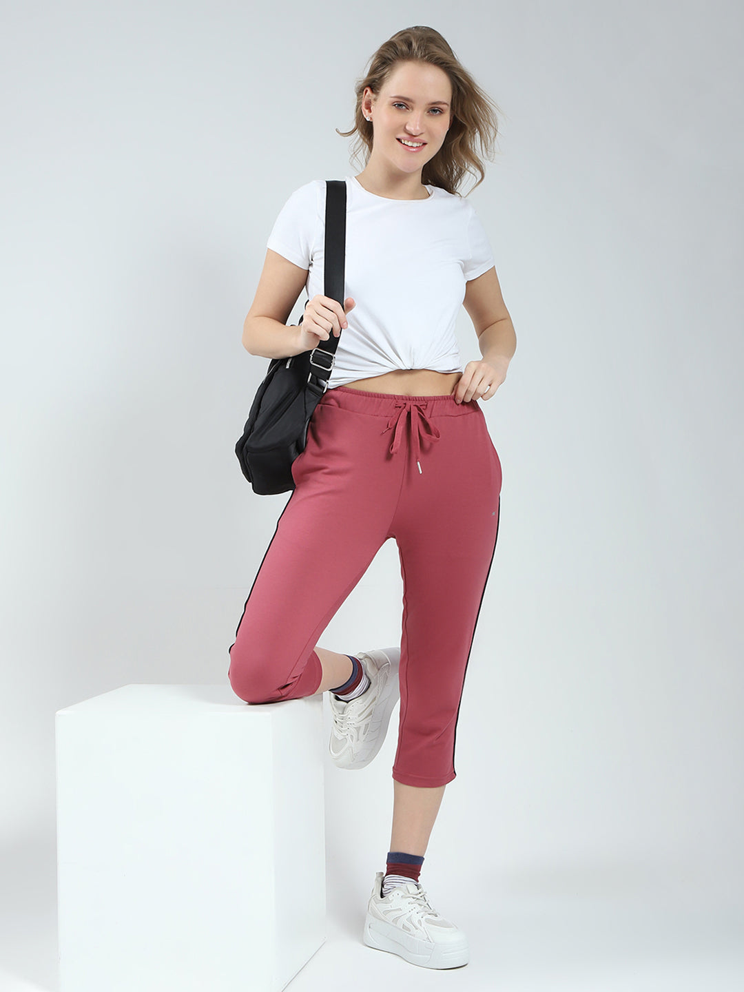 Women Pink Solid Regular Fit Capri