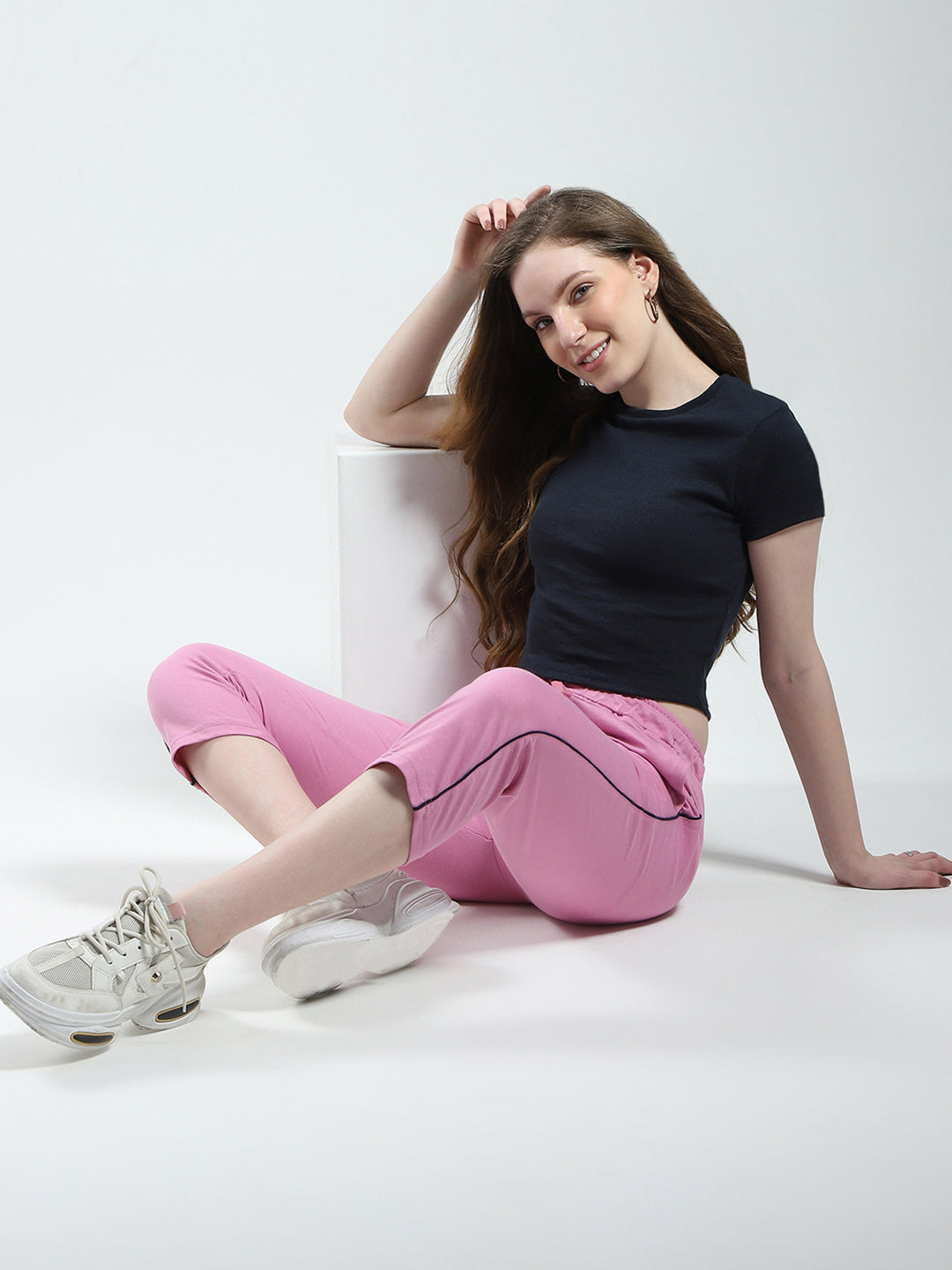 Women Pink Solid Regular Fit Capri