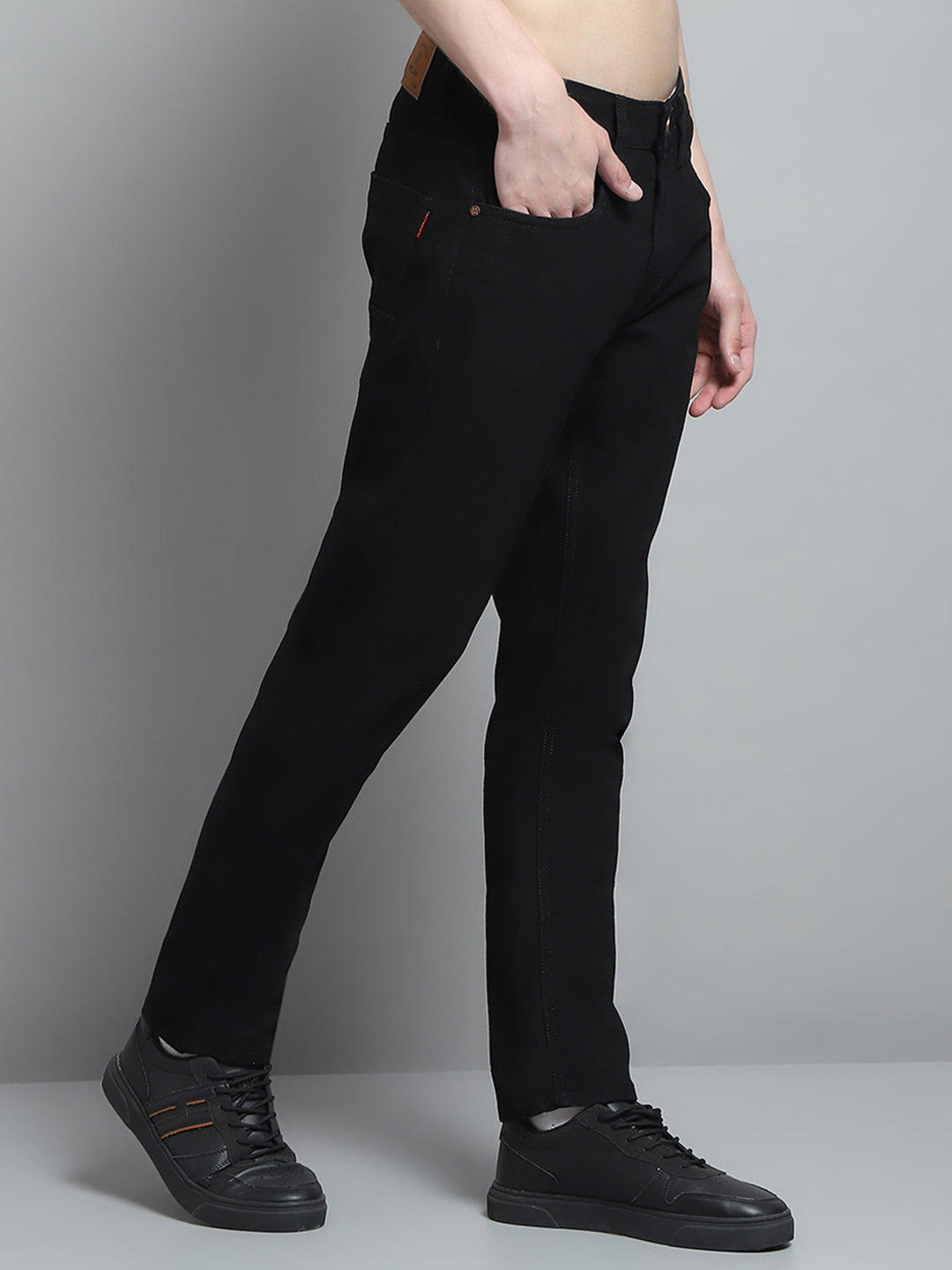 Men Black Solid Narrow Fit Denim