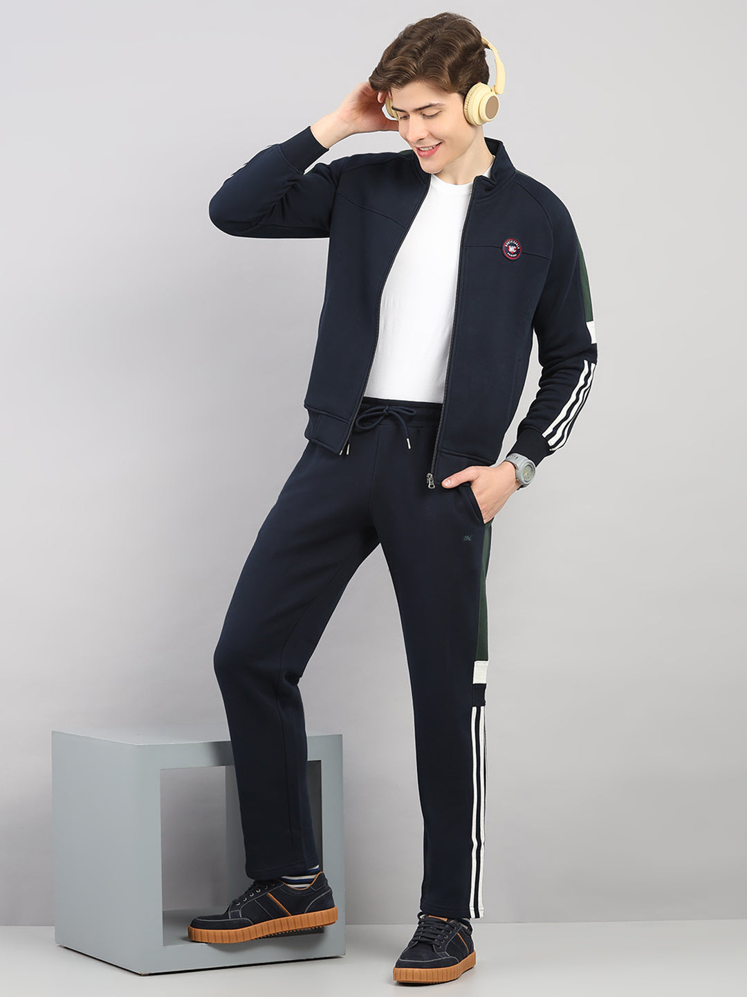Men Navy Blue Solid Round Neck Full Sleeve Winter Tracksuit
