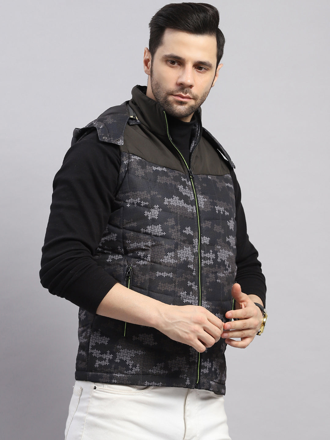 Men Green Solid Hooded Sleeveless Jacket