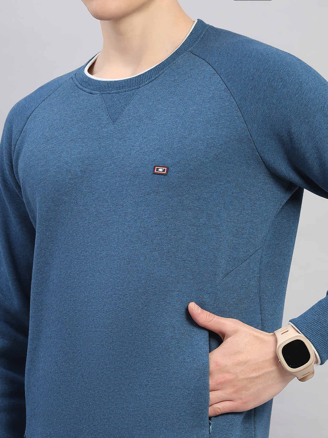 Men Blue Solid Round Neck Full Sleeve Sweatshirt