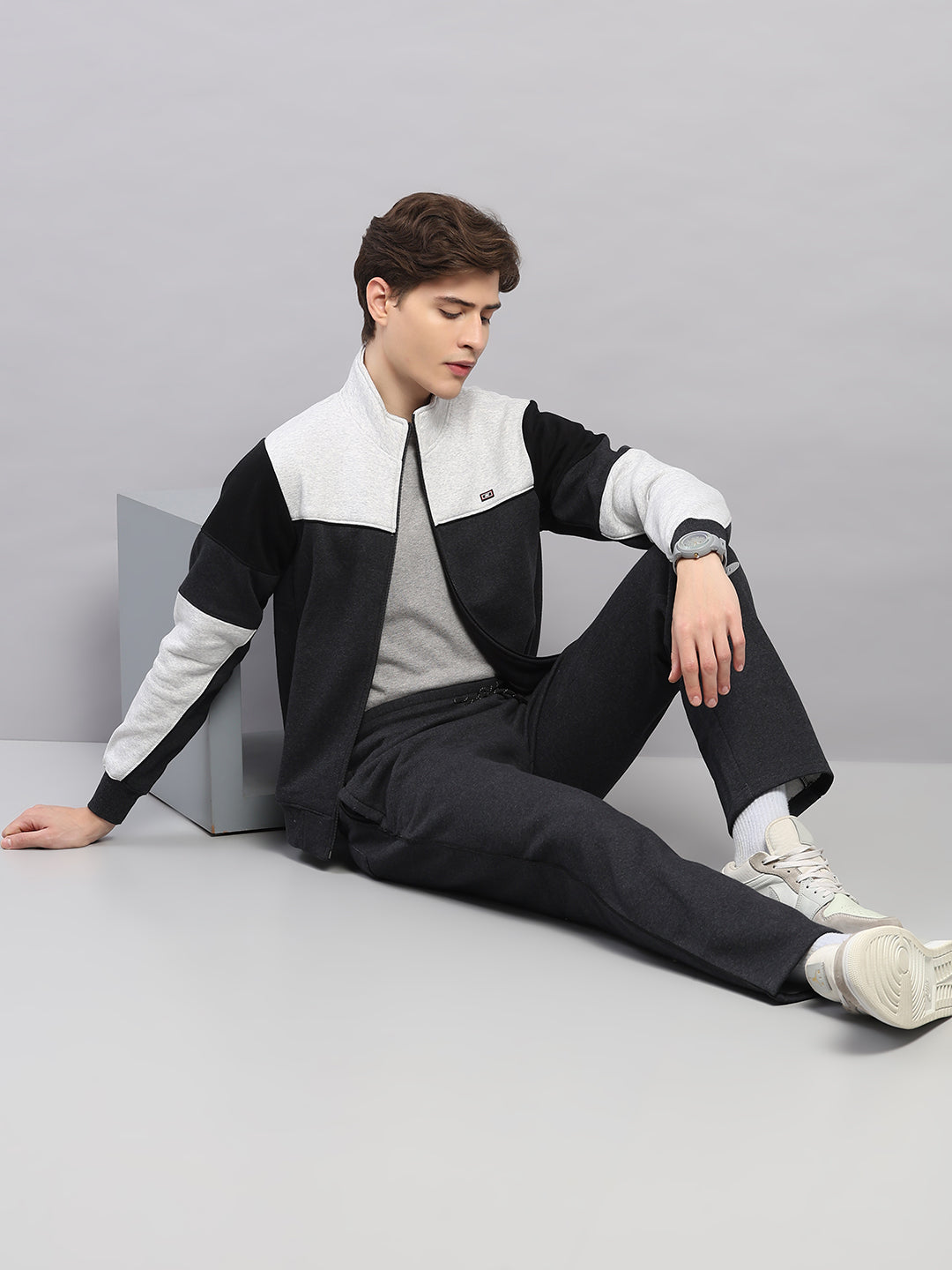 Men Grey Colourblocked Stand Collar Full Sleeve Winter Tracksuit