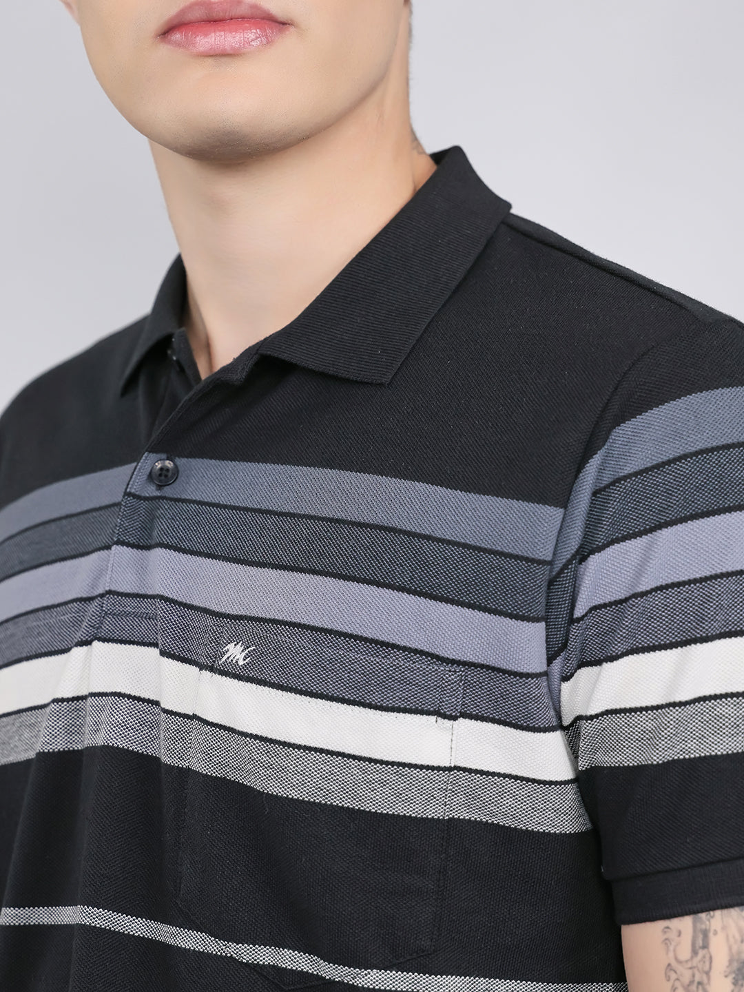 Men Black Stripe Collar Half Sleeve T-Shirt